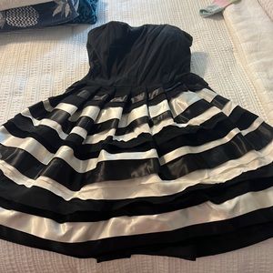 ALICE + OLIVIA Black Bodice Black/White Velvet Formal Mini Dress